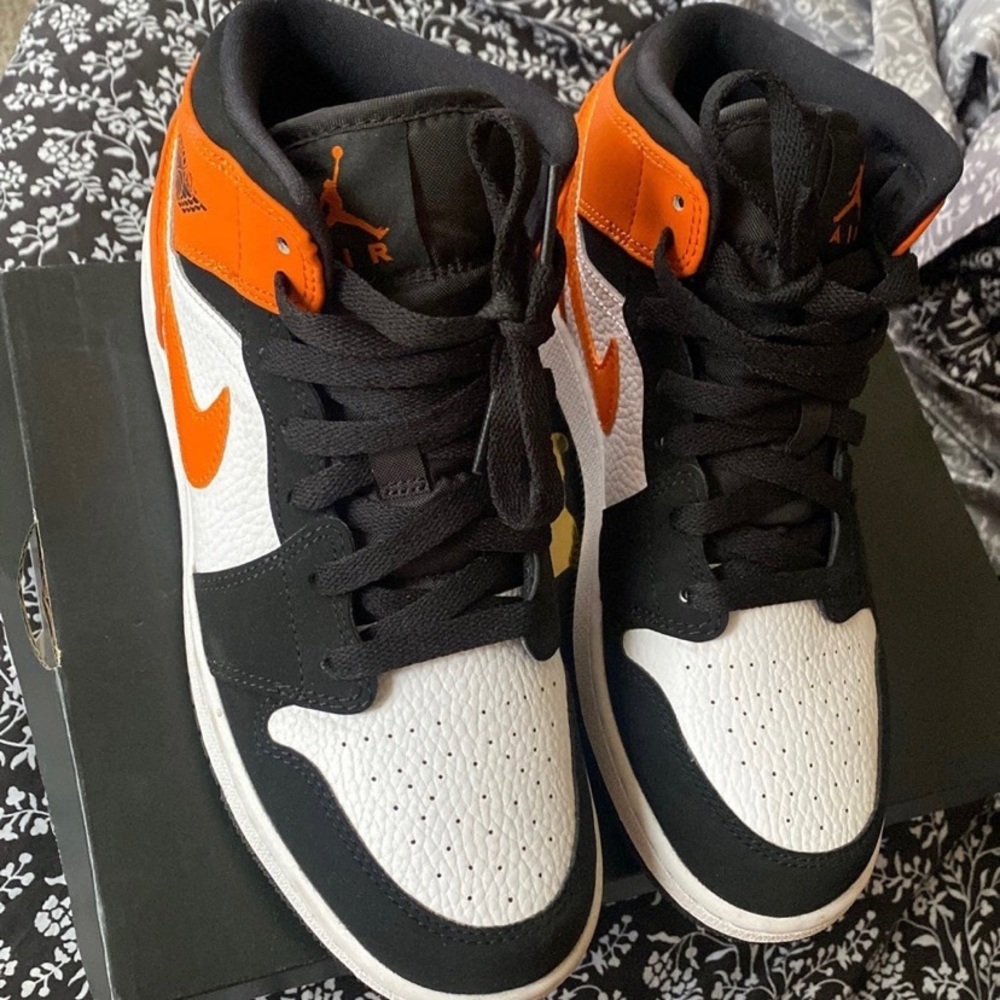 Jordan Mid